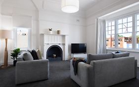 1913 On Vincent- Centrally Located Apartment